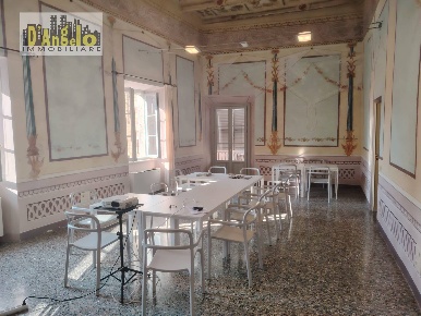 Foto Negozio in Via Monsignore Montevecchi, Offida Centro di 90 m²