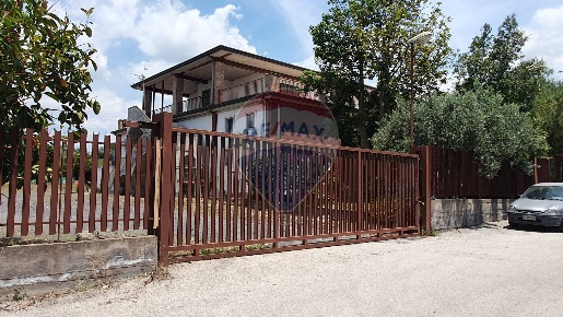 Foto Locale commerciale in contrada MONAFRIA, Paternò di 650 m² in vendita