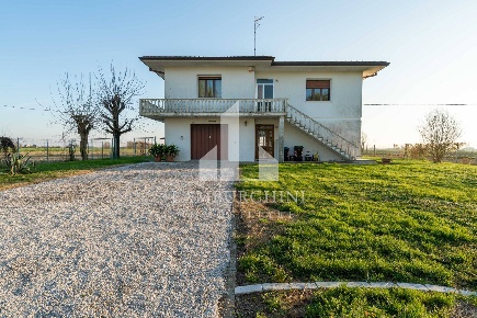 Foto Villa unifamiliare in via alta, Copparo di 260 m² con 8 locali