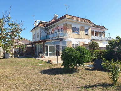 Foto Villa unifamiliare in viale nuova california, Ardea di 160 m²