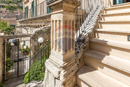 Foto Casa indipendente in CORSO UMBERTO 1, Modica Modica Bassa di 254 m²