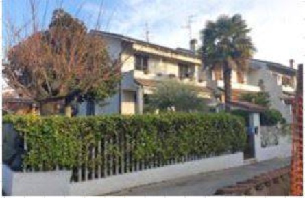 Foto Villa singola in Via Gramsci, Trezzano Rosa di 150 m² con 4 locali