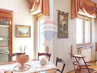 Foto Appartamento in Via Giuseppe De Falco, Caserta Via Ruggiero di 148 m²