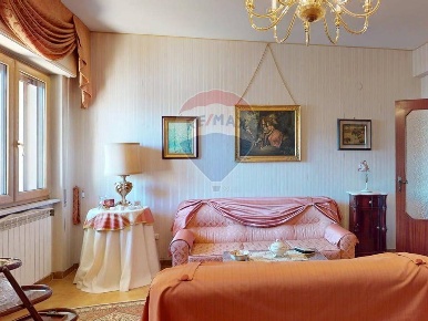 Foto Appartamento in Via Giuseppe De Falco, Caserta Via Ruggiero di 148 m²