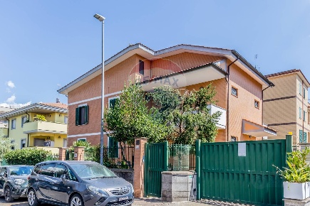 Foto Villa bifamiliare in via Pio VII, Roma Boccea di 180 m² con 4 locali