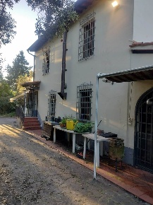 Foto Villa unifamiliare a Lastra a Signa di 220 m² con 10 locali in vendita