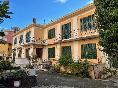 Foto Villa unifamiliare in Via Mortula 4, Diano Marina Centro di 1130 m²