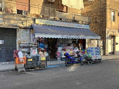 Foto Negozio in via Caduti del Lavoro  136d, Catania Picanello di 93 m²