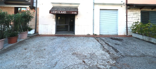 Foto Attività commerciale a Lugo di 73 m² con 3 locali in vendita