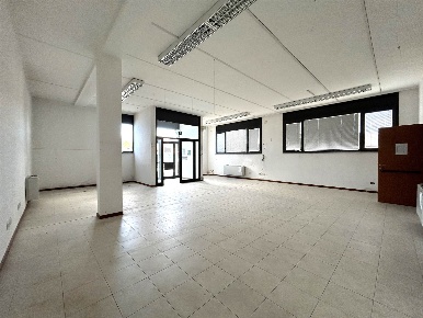 Foto Ufficio a Borgo San Lorenzo Centro di 720 m² con 13 locali in vendita