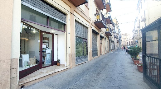 Foto Negozio in via Roma 94, Lanusei Centro di 40 m² con 1 locali