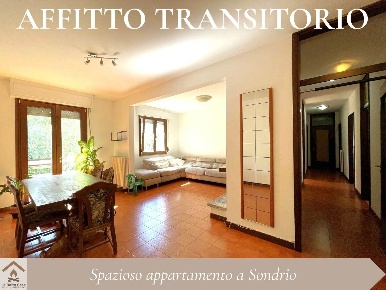 Foto Appartamento in Via Reghenzani, Sondrio Centro di 120 m² con 5 locali