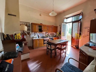 Foto Villa bifamiliare a Lucca Sant'Anna di 170 m² con 6 locali in vendita