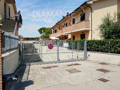Foto Garage a Castiglione del Lago Contrada Mulino di 46 m² con 1 locali