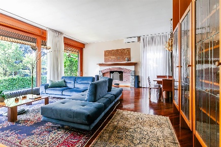 Foto Villa unifamiliare in Via Barbara Melzi  51, Rescaldina di 380 m²