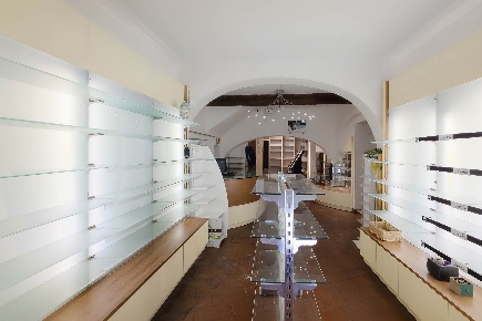 Foto Locale commerciale in Via della Sapienza  94, Siena di 70 m²