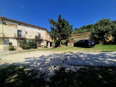 Foto Case semi ndipendenti a Filetto di 152 m² con 9 locali in vendita