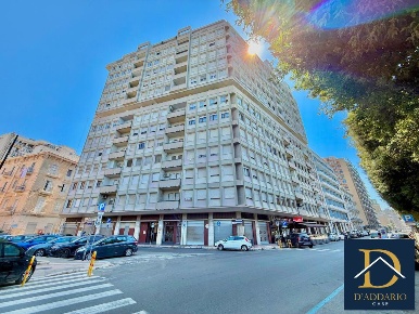 Foto Appartamento in Via De Cesare, Taranto Borgo di 150 m² con 5 locali