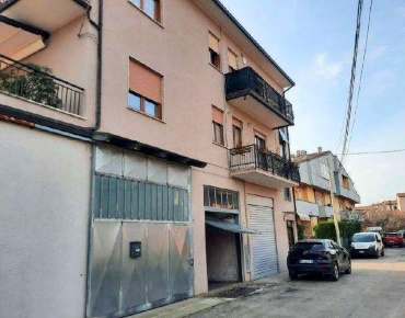 Foto Appartamento in Via Monte Pasubio, Montecchio Maggiore di 140 m²