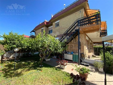 Foto Appartamento a Ardea di 90 m² con 4 locali in vendita