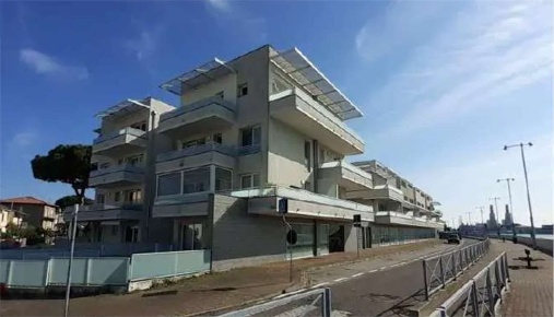 Foto Negozio in Via D'Alaggio, Ravenna Darsena di 58 m² con 1 locali