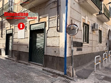 Foto Negozio in corso umberto I 37, Cimitile di 65 m² con 2 locali