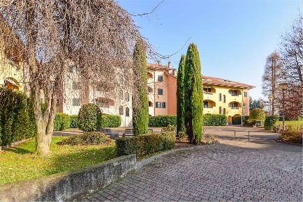 Foto Appartamento in via Romagna  9, Cesano Maderno di 128 m² con 4 locali