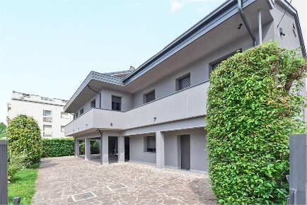 Foto Villa unifamiliare in via concordia  7, Meda di 295 m² con 13 locali