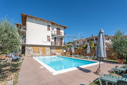 Foto Locale commerciale in Via dei Mandorli, Passignano sul Trasimeno