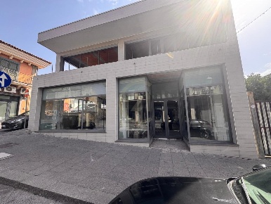 Foto Locale commerciale a Belpasso Centro di 280 m² in vendita