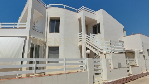 Foto Villa unifamiliare in VIA DEI CANALOTTI 91, Ragusa di 275 m²