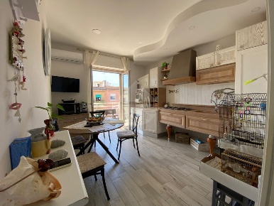 Foto Appartamento in VIA APPIA, Minturno di 80 m² con 5 locali in vendita
