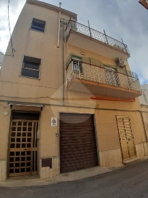 Foto Casa indipendente in Via Brennero, Castelvetrano Centro di 230 m²