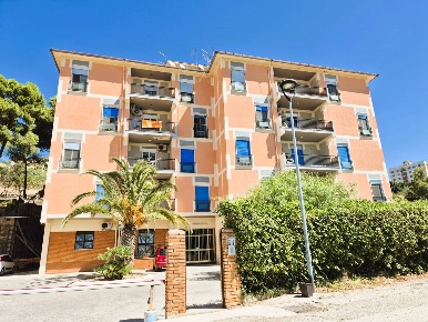 Foto Appartamento in Via Eleonora Duse 32, Agrigento di 178 m² con 5 locali