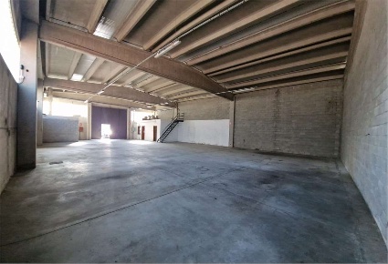 Foto Capannone industriale a Senna Comasco di 400 m² con 2 locali