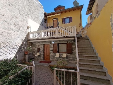 Foto Appartamento in CHANOUX, Châtillon Centro di 220 m² con 8 locali