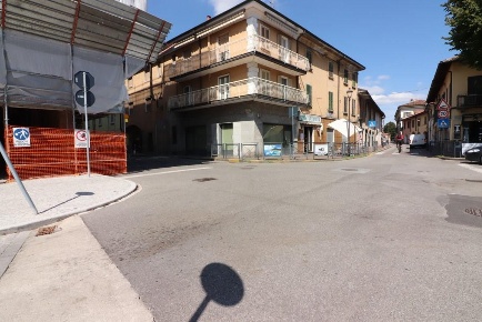 Foto Negozio in Piazza Garibaldi, Cassano d'Adda Centro di 55 m² in vendita