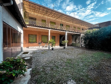 Foto Appartamento in Via Re di Puglia, Cesano Maderno di 120 m² in vendita