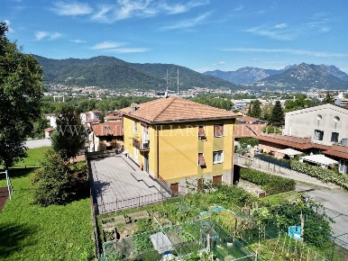 Foto Appartamento in Via Latini, Calolziocorte Centro di 114 m² in vendita