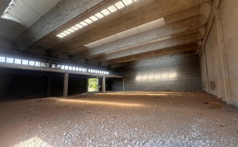 Foto Capannone industriale a Abbiategrasso di 750 m² in vendita