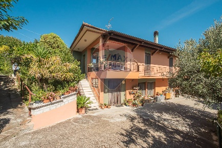 Foto Casa indipendente in Via Crocifisso, Città Sant'Angelo Crocefisso