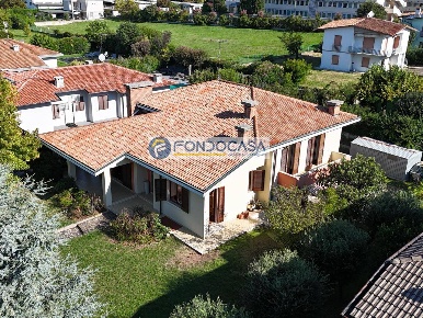 Foto Villa unifamiliare in Viale Croce Rossa, Castiglione delle Stiviere