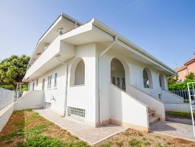 Foto Duplex in Via Tommaso Traetta, Roma Infernetto di 100 m² con 3 locali