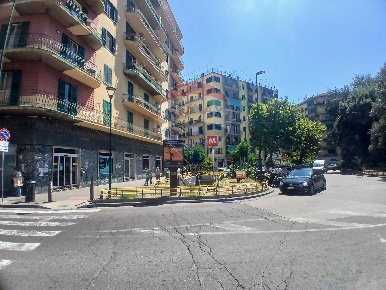 Foto Attività commerciale in VIA UGO NIUTTA, Napoli Arenella di 30 m²
