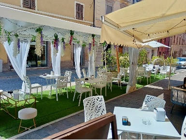 Foto Attività commerciale in CORSO VITTORIO EMANUELE, Matelica Centro