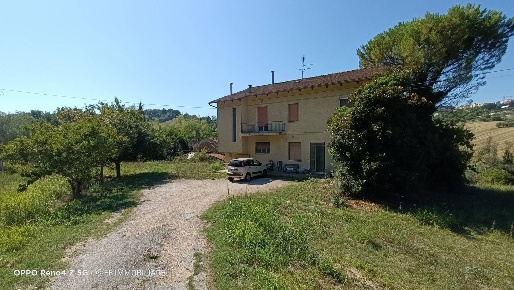 Foto Casa indipendente in Contrada Montanello, Macerata di 240 m²