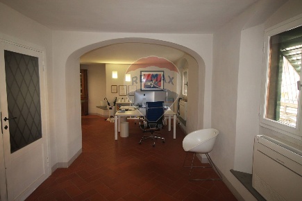 Foto Ufficio in Piazza Varchi, Montevarchi Città di 82 m² con 2 locali