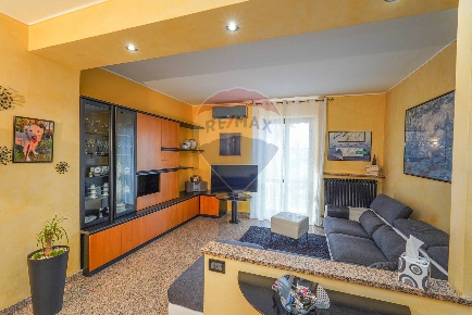 Foto Appartamento in Via Roma, Bonate Sotto di 110 m² con 3 locali