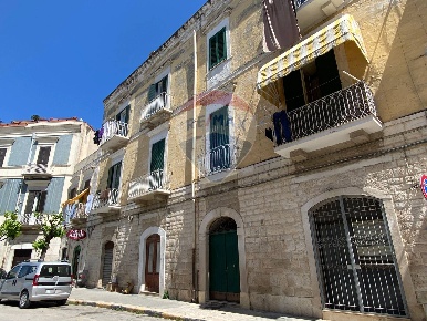 Foto Appartamento in Via Mario Pagano, Trani di 122 m² con 3 locali