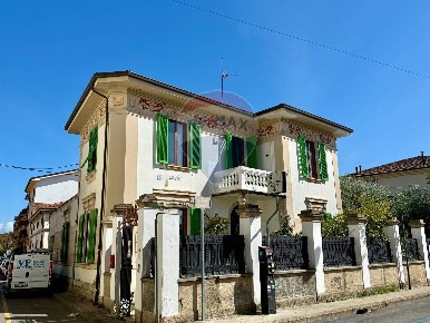 Foto Villa singola in Via Pastrengo, Montecatini-Terme di 190 m² in vendita